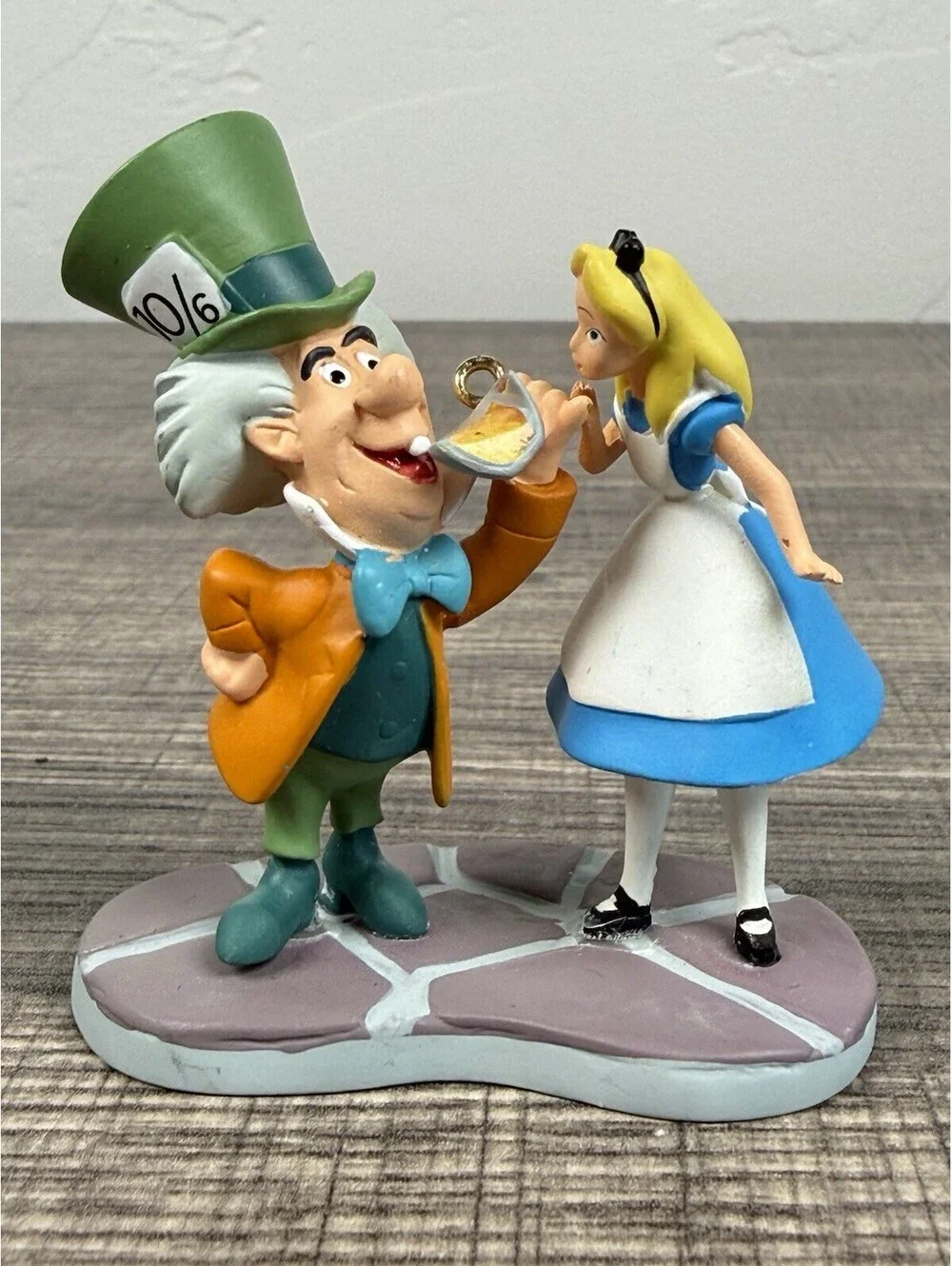 Hallmark 2011 Disney Alice in Wonderland Mad Hatter Ornament No Box Keepsake